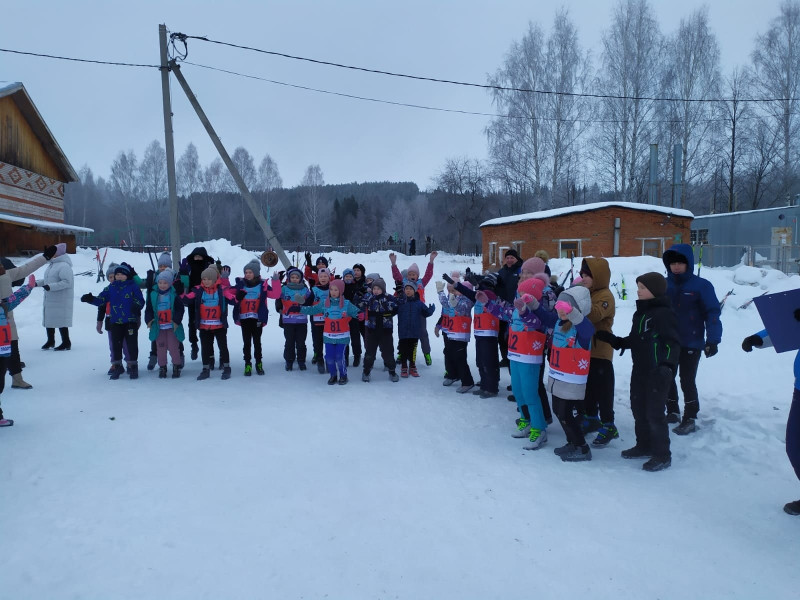 Лыжные гонки среди младших школьников.