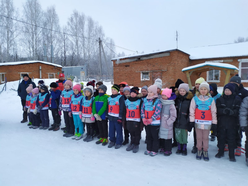 Лыжные гонки среди младших школьников.